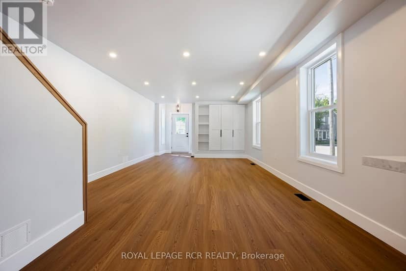 402 Main Street E — photo 9 of 32