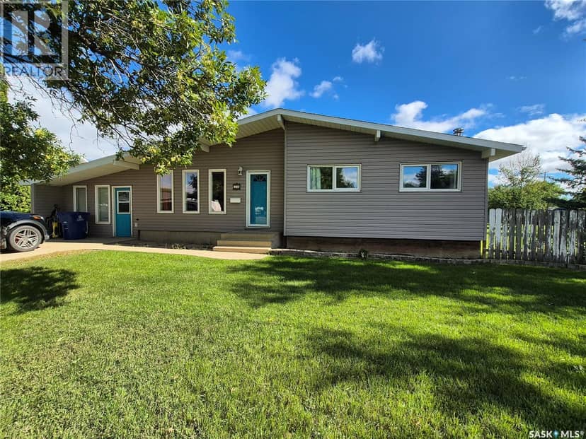 32 Metheral BAY, Weyburn