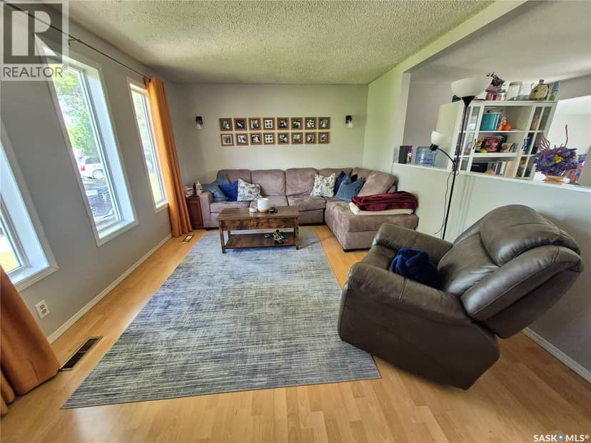 32 Metheral BAY, Weyburn, photo 3
