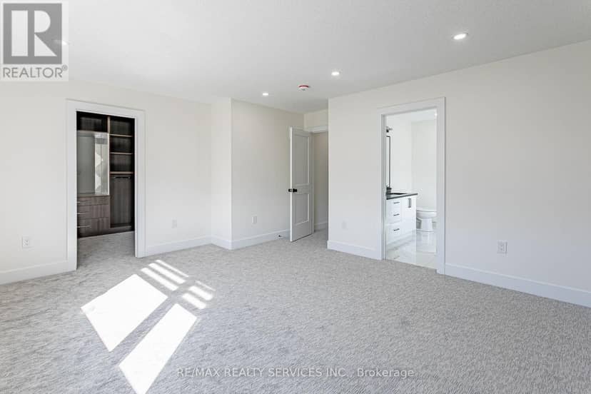 829 Darnley Boulevard — photo 17 of 28