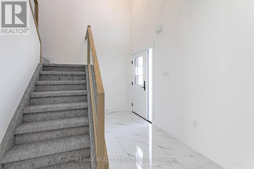829 Darnley Boulevard — photo 15 of 28