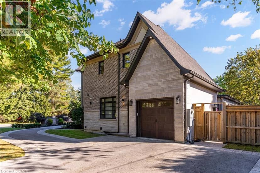126 MCGREGOR Crescent — photo 4 of 40