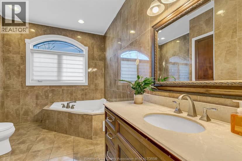 425 Country Club Drive — photo 11 of 40
