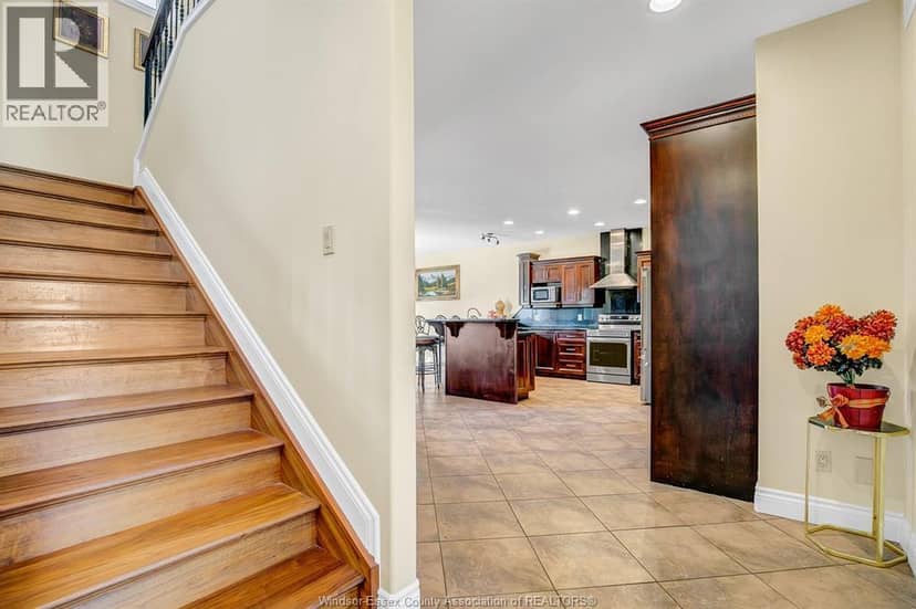 425 Country Club Drive — photo 13 of 40