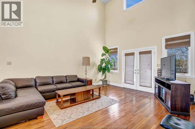 425 Country Club Drive — photo 8 of 40