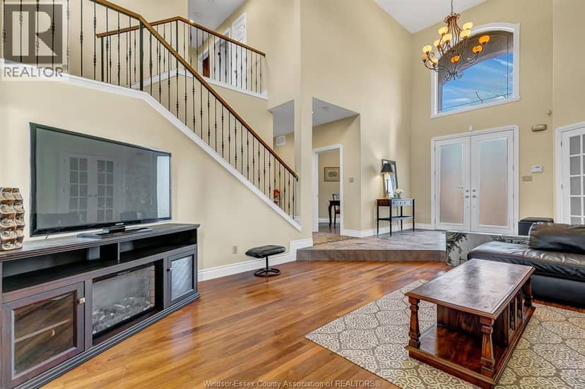 425 Country Club Drive — photo 5 of 40