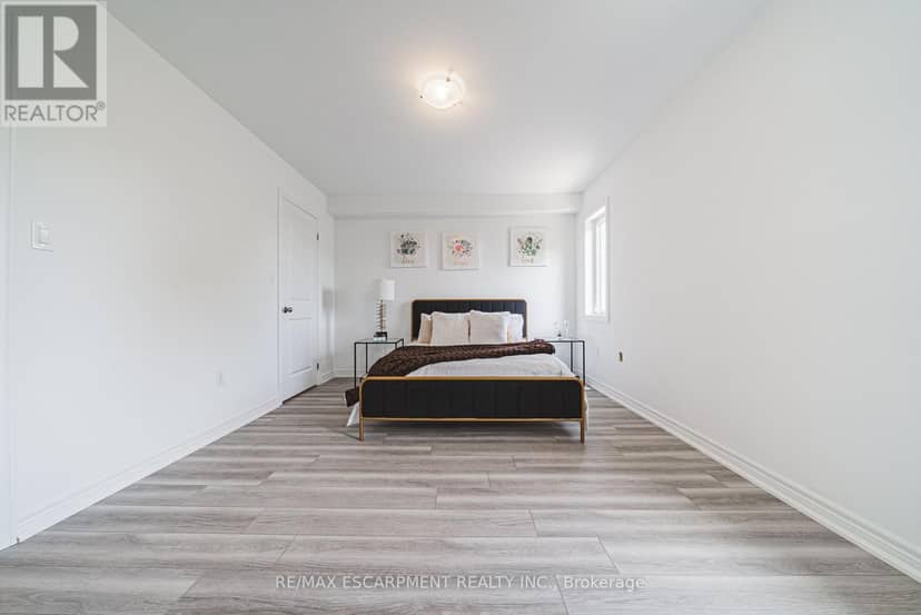 11 Davinci Boulevard — photo 19 of 29