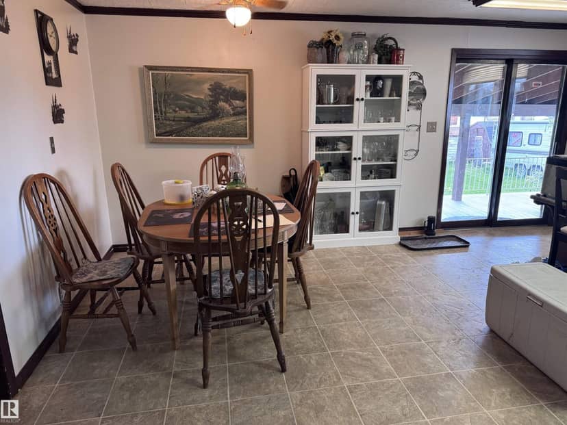 4713 51 AV — photo 10 of 27