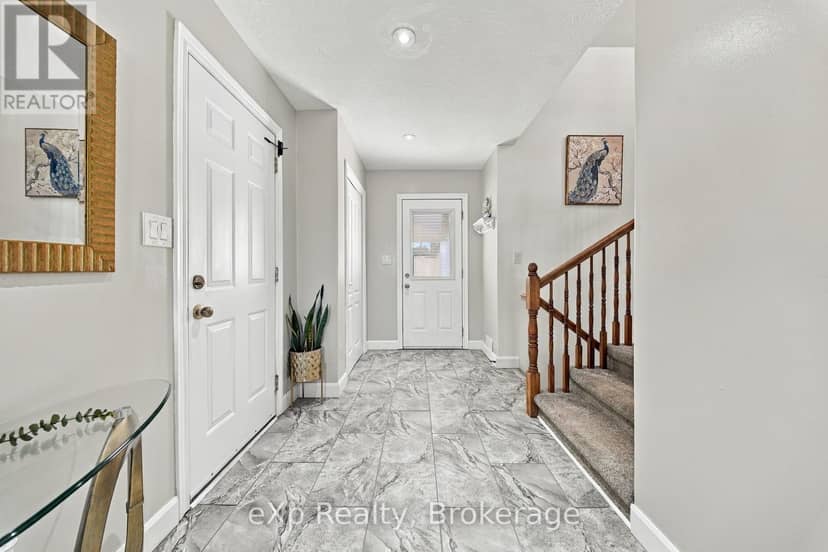 10 Christopher Court — photo 4 of 40