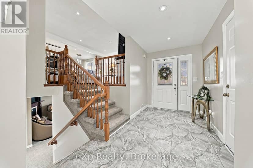 10 Christopher Court — photo 5 of 40