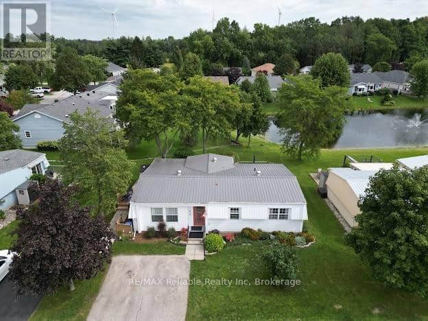 413 Shannon Boulevard, South Huron, photo 3
