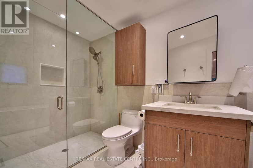 3158 Valmarie Avenue — photo 15 of 40