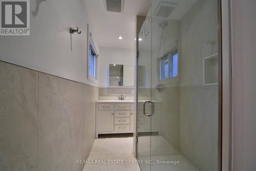3158 Valmarie Avenue — photo 19 of 40