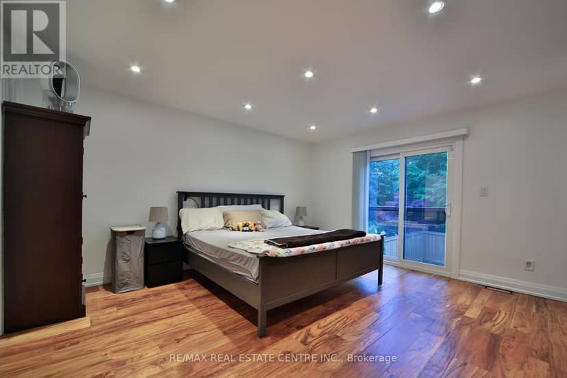 3158 Valmarie Avenue — photo 23 of 40