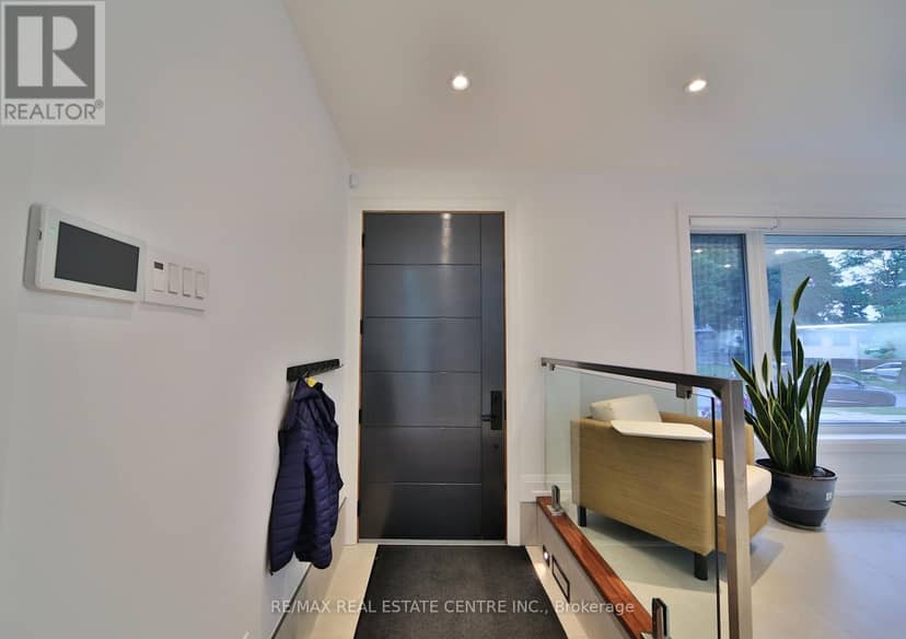 3158 Valmarie Avenue — photo 6 of 40