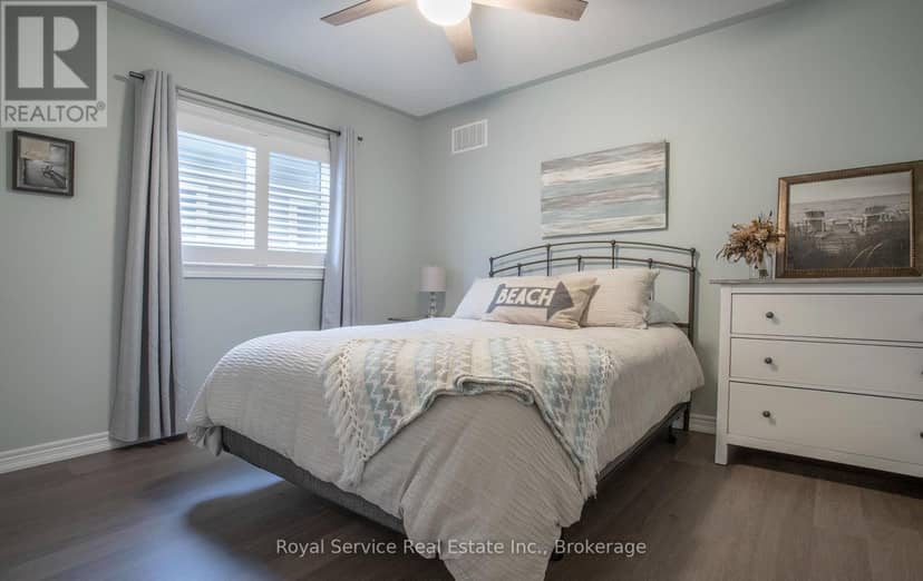 20 Grainger Crescent — photo 17 of 29