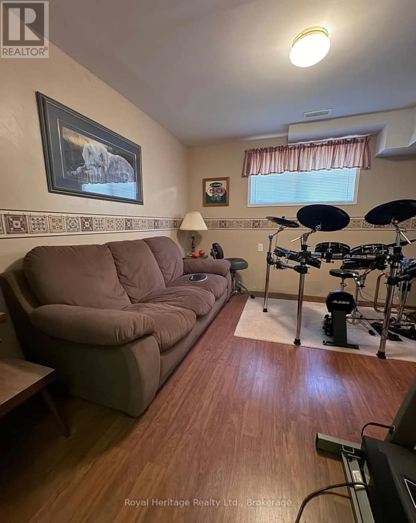 7 Lang Court — photo 12 of 17