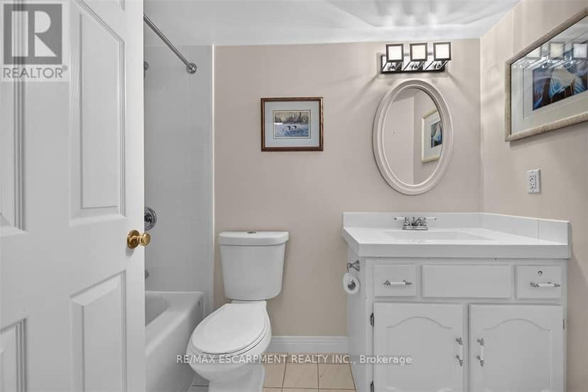 202 - 6 Village Green Boulevard — photo 31 of 40