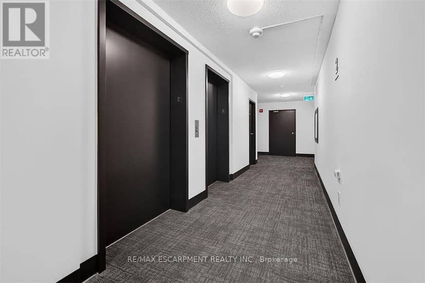 202 - 6 Village Green Boulevard — photo 7 of 40