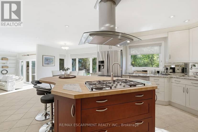 77 Flanders Drive — photo 10 of 40