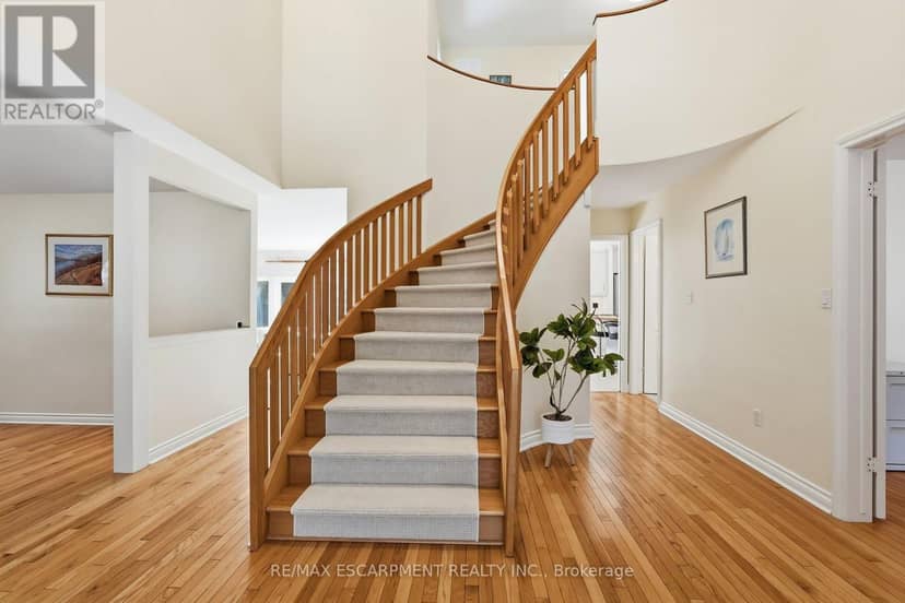 77 Flanders Drive, Hamilton, photo 4