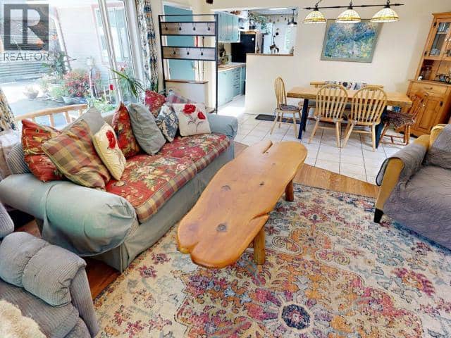 5836 MOWAT AVE, Powell River, photo 3