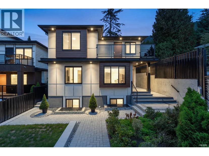 800 MONTROYAL BOULEVARD, North Vancouver