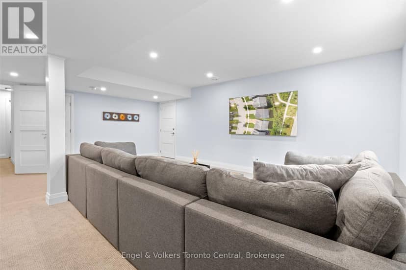 360 Yellow Birch Crescent — photo 36 of 40