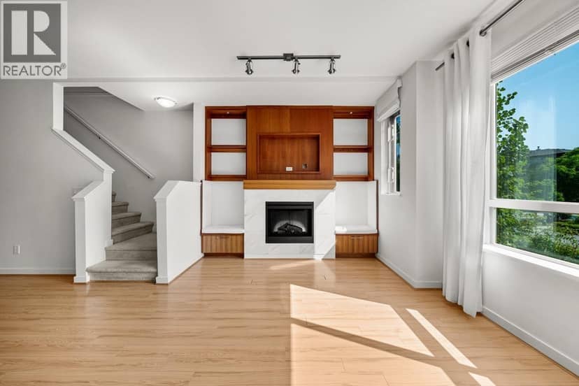 3 301 KLAHANIE DRIVE, Port Moody, photo 2