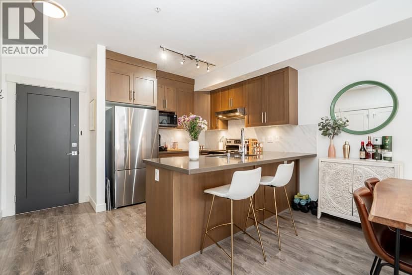 210 827 RODERICK AVENUE, Coquitlam, photo 2