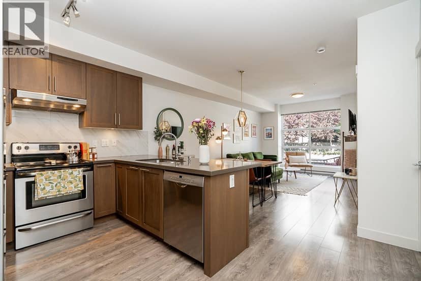 210 827 RODERICK AVENUE, Coquitlam, photo 4