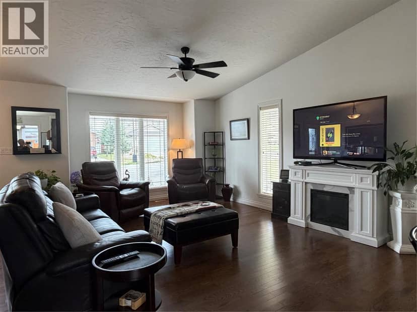 1841 87 Avenue, Dawson Creek, photo 2