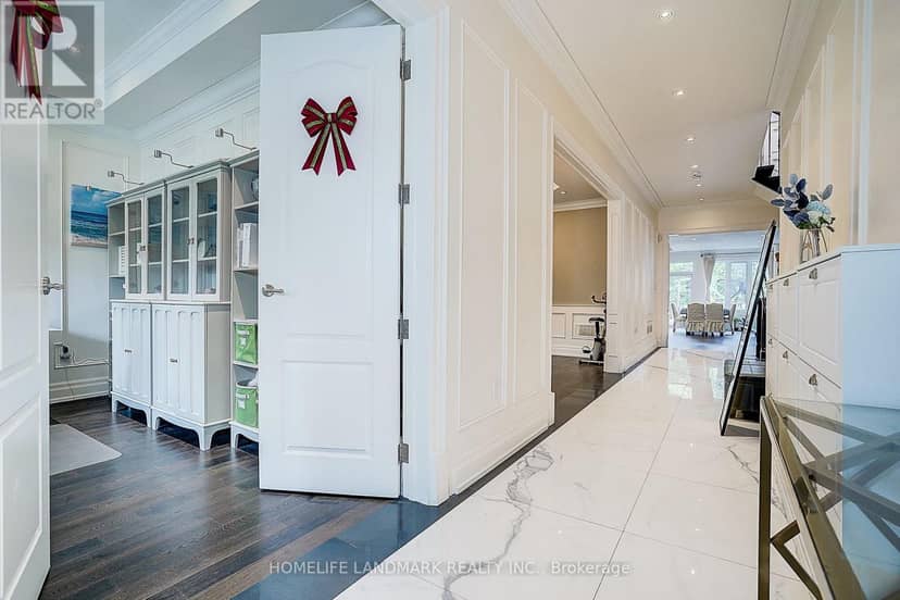 153 Lawrence Avenue, Richmond Hill, photo 2