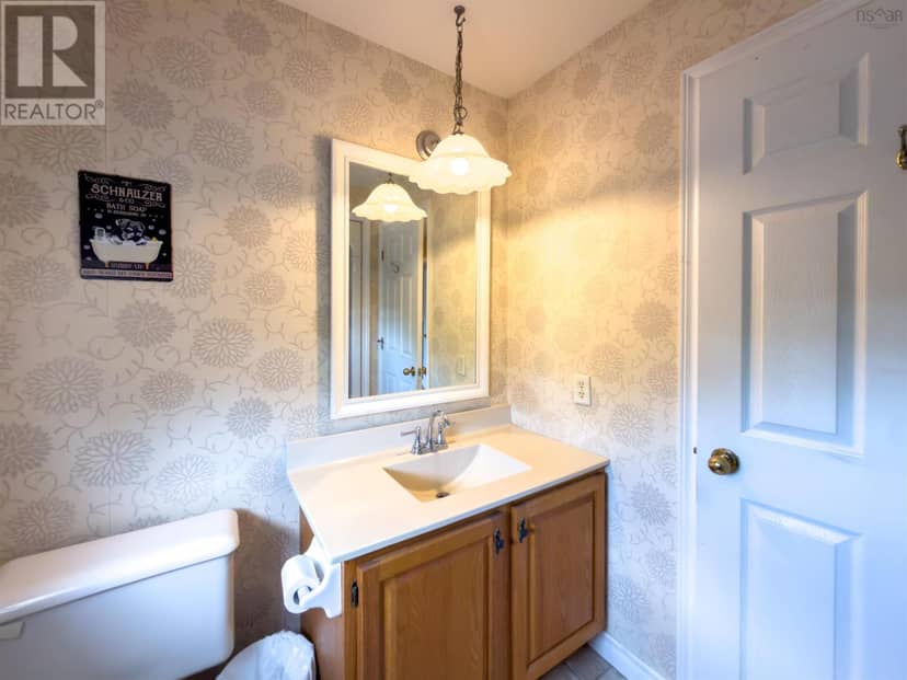 28 Hillview Drive — photo 20 of 40