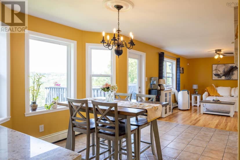 28 Hillview Drive — photo 9 of 40