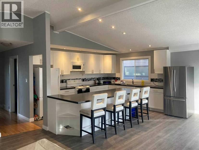 2457 22A Street NW, Calgary