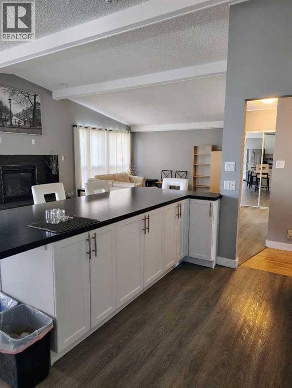 2457 22A Street NW, Calgary, photo 2