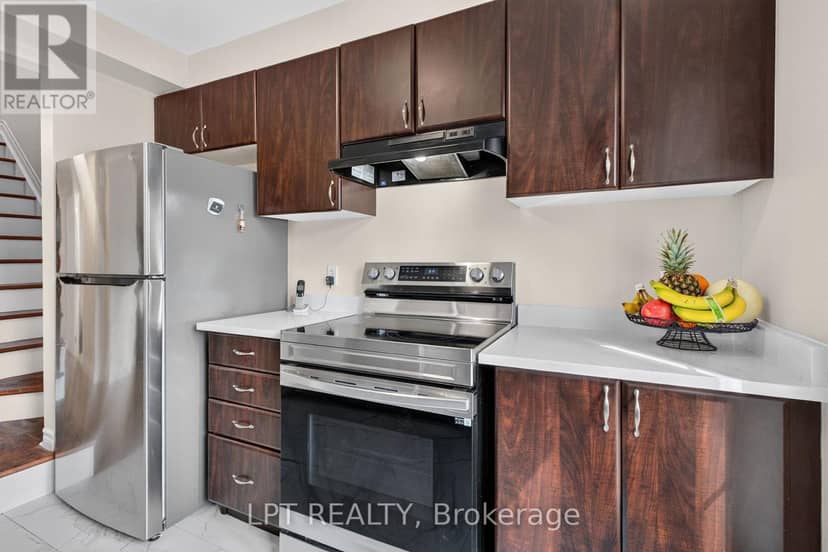 166 Sunshine Crescent — photo 11 of 40