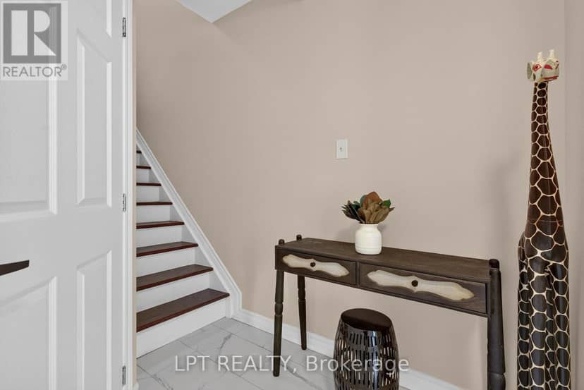 166 Sunshine Crescent — photo 35 of 40