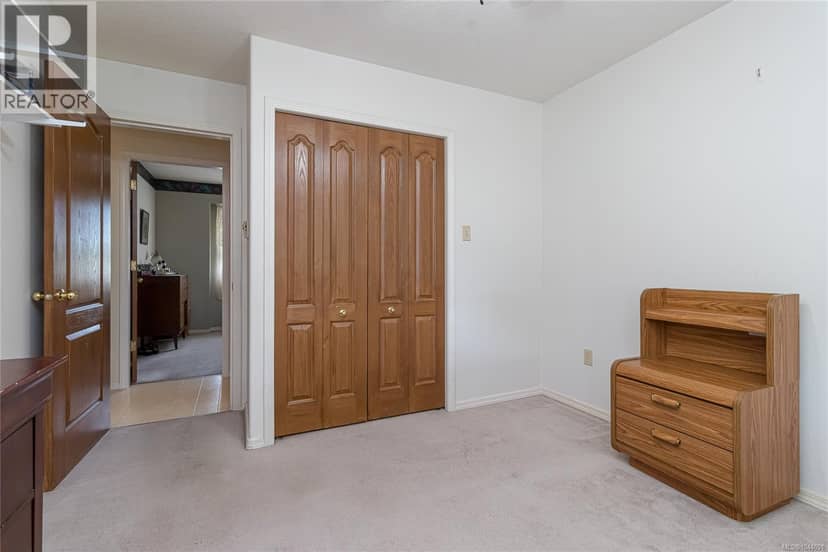 851 Breakwater Rd — photo 18 of 40