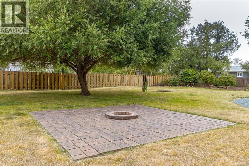 851 Breakwater Rd — photo 34 of 40