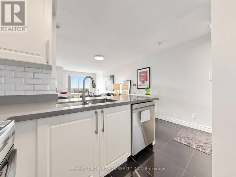 713 - 3 Ellesmere Street — photo 17 of 40