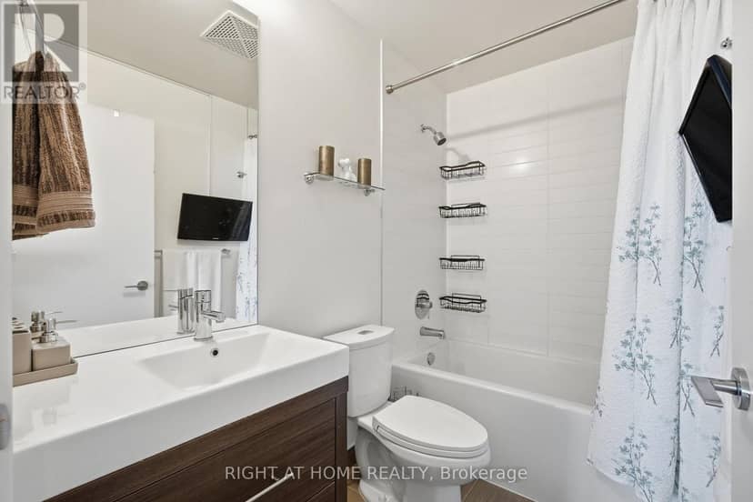 1012 - 70 Forest Manor Road — photo 22 of 37