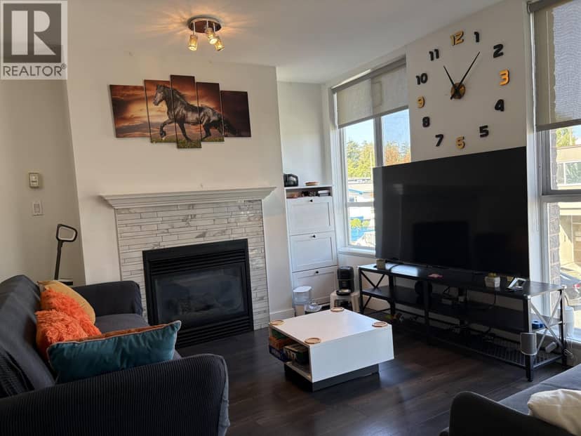 232 5555 VICTORIA DRIVE, Vancouver, photo 2