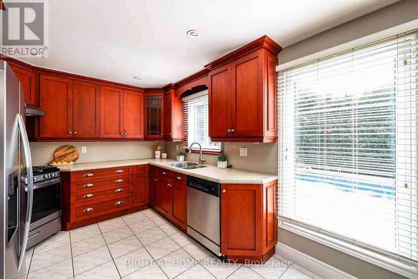 65 Anstead Crescent — photo 11 of 34