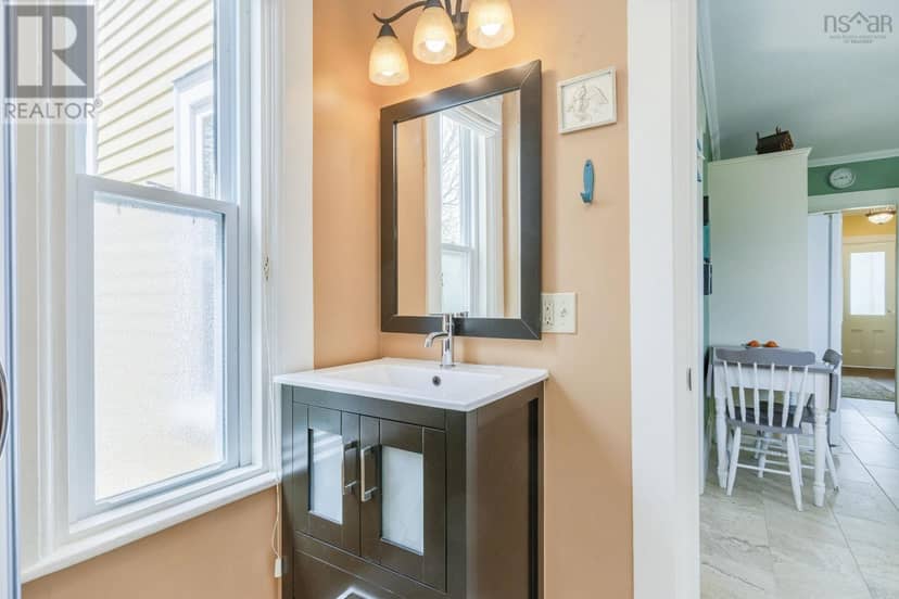 206 Fox Street — photo 18 of 40