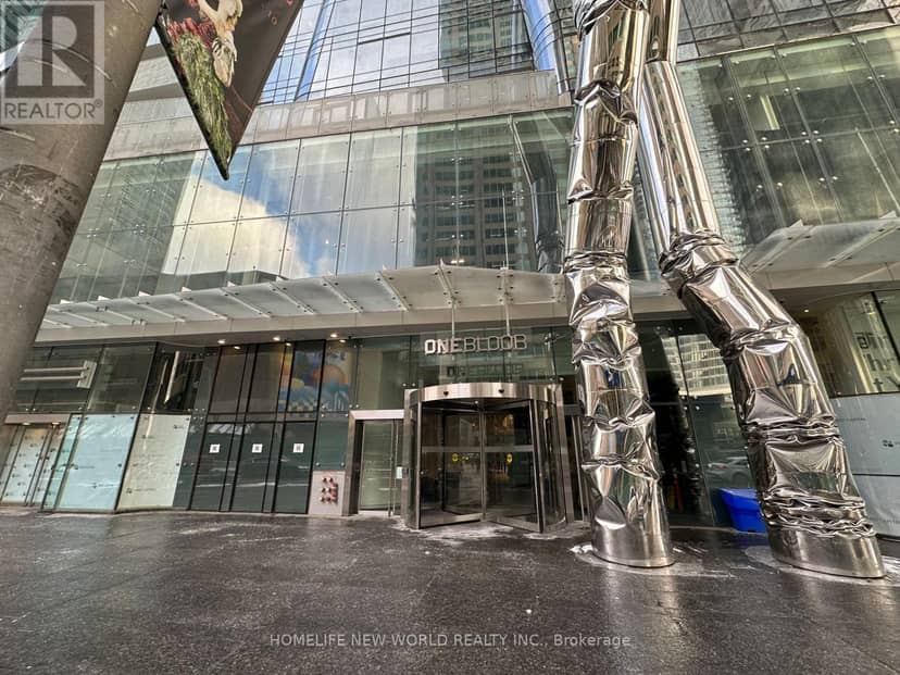 5004 - 1 Bloor Street E — photo 2 of 40