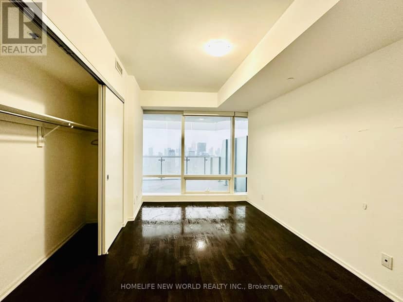 5004 - 1 Bloor Street E — photo 27 of 40