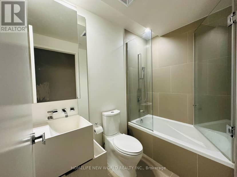 5004 - 1 Bloor Street E — photo 38 of 40