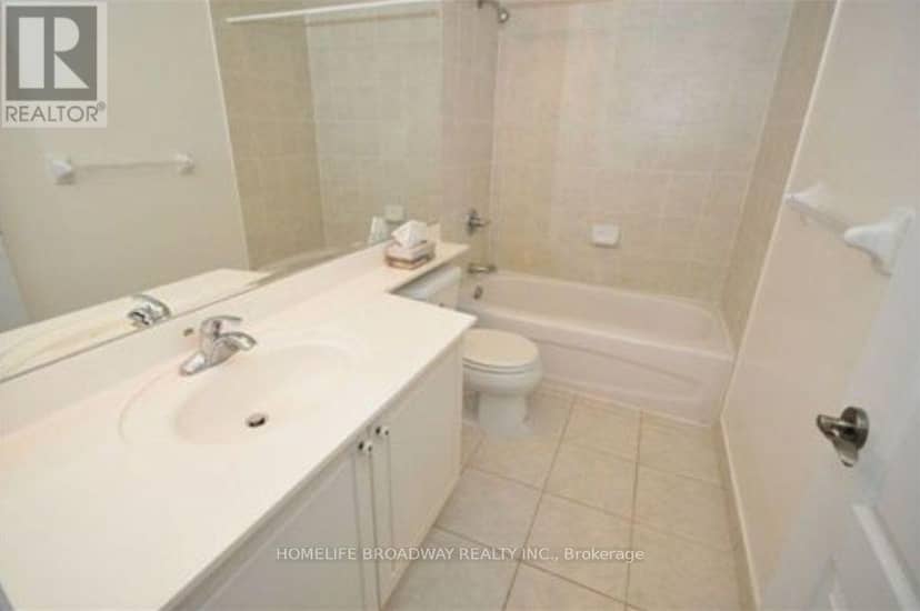 315 - 2 Clairtrell Road — photo 13 of 36